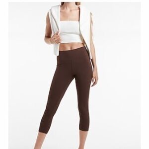Express Super High Waisted Body
Contour Cropped Leggings Size Xl New with Tag